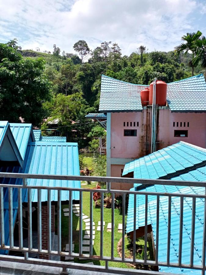 Thomas' Retreat Bukit Lawang Hotel Exterior photo