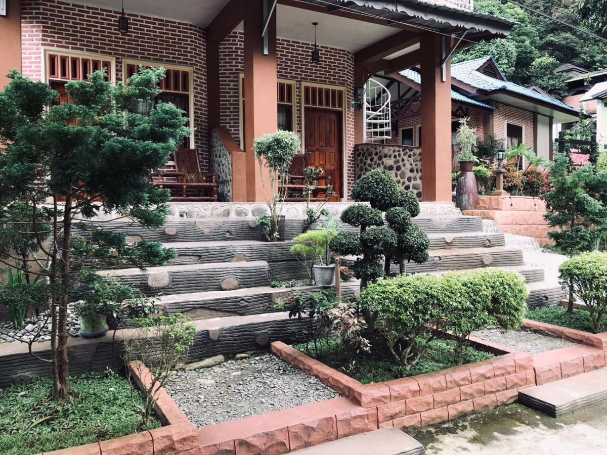 Thomas' Retreat Bukit Lawang Hotel Exterior photo