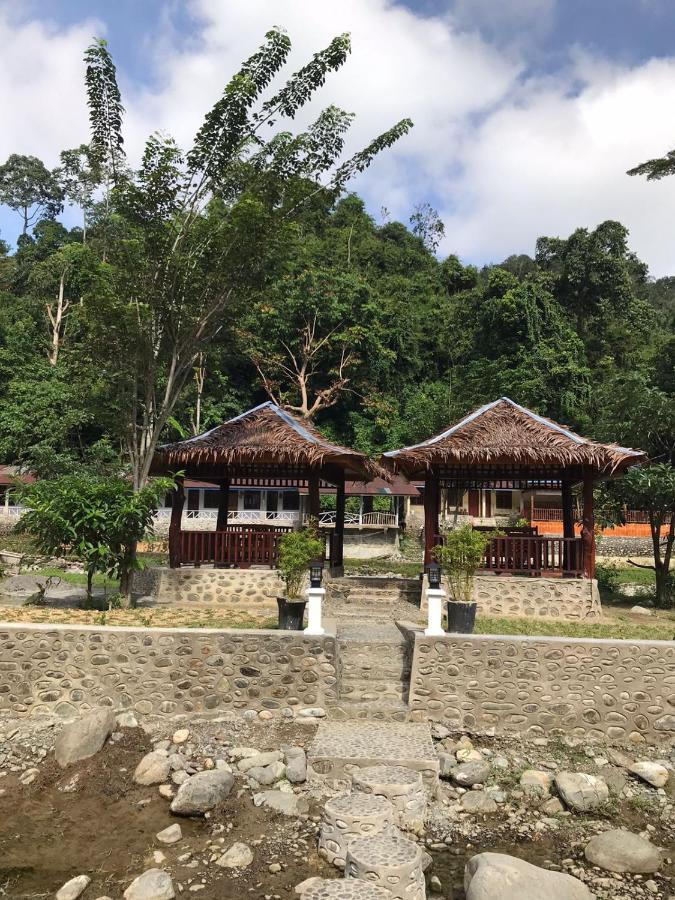 Thomas' Retreat Bukit Lawang Hotel Exterior photo