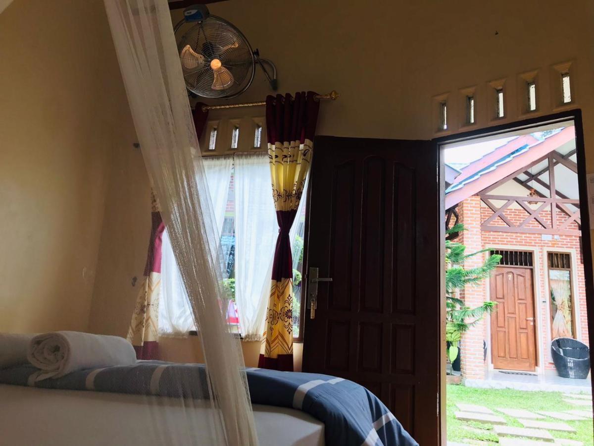 Thomas' Retreat Bukit Lawang Hotel Exterior photo