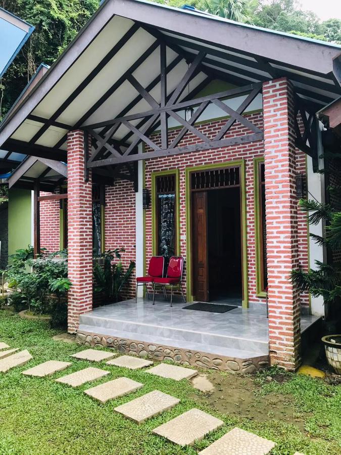 Thomas' Retreat Bukit Lawang Hotel Room photo