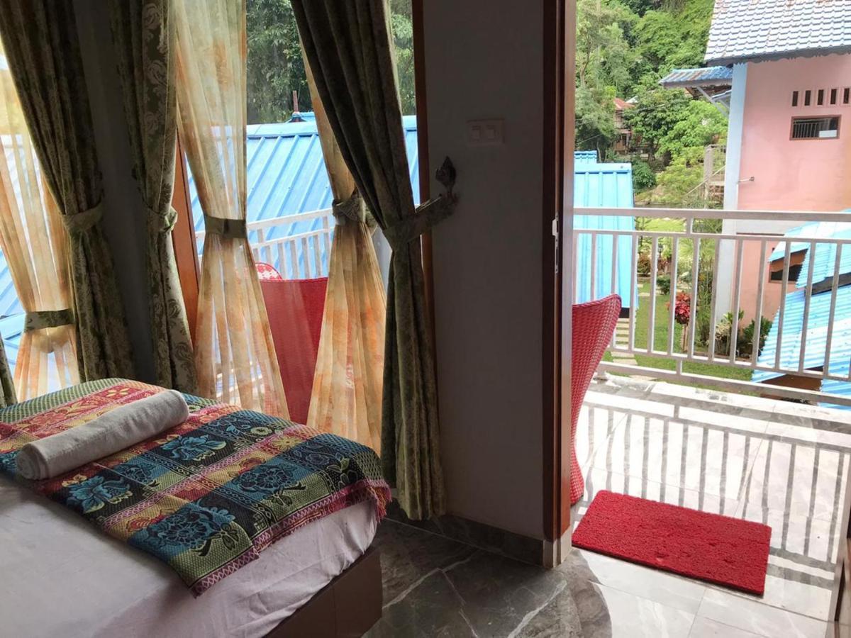 Thomas' Retreat Bukit Lawang Hotel Room photo