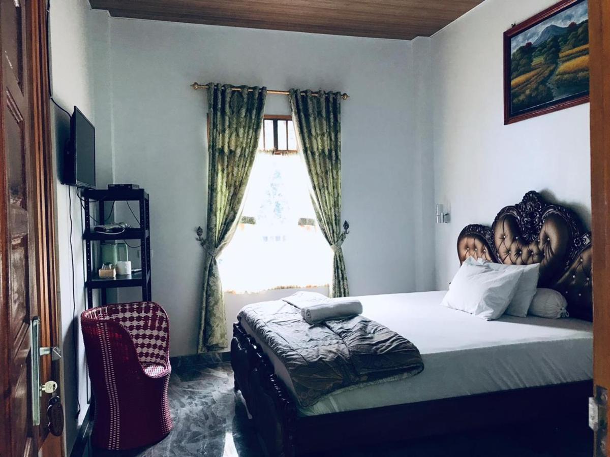 Thomas' Retreat Bukit Lawang Hotel Room photo