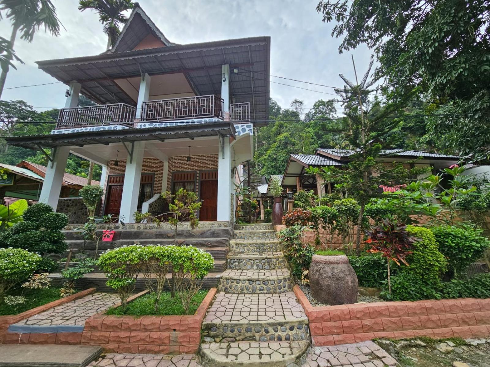 Thomas' Retreat Bukit Lawang Hotel Exterior photo