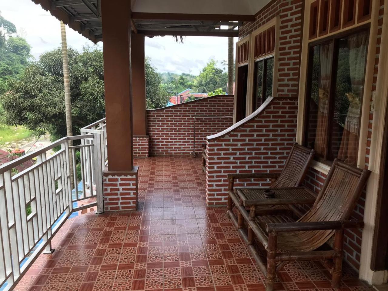 Thomas' Retreat Bukit Lawang Hotel Exterior photo