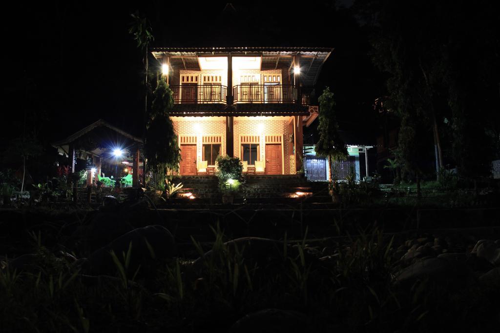 Thomas' Retreat Bukit Lawang Hotel Exterior photo