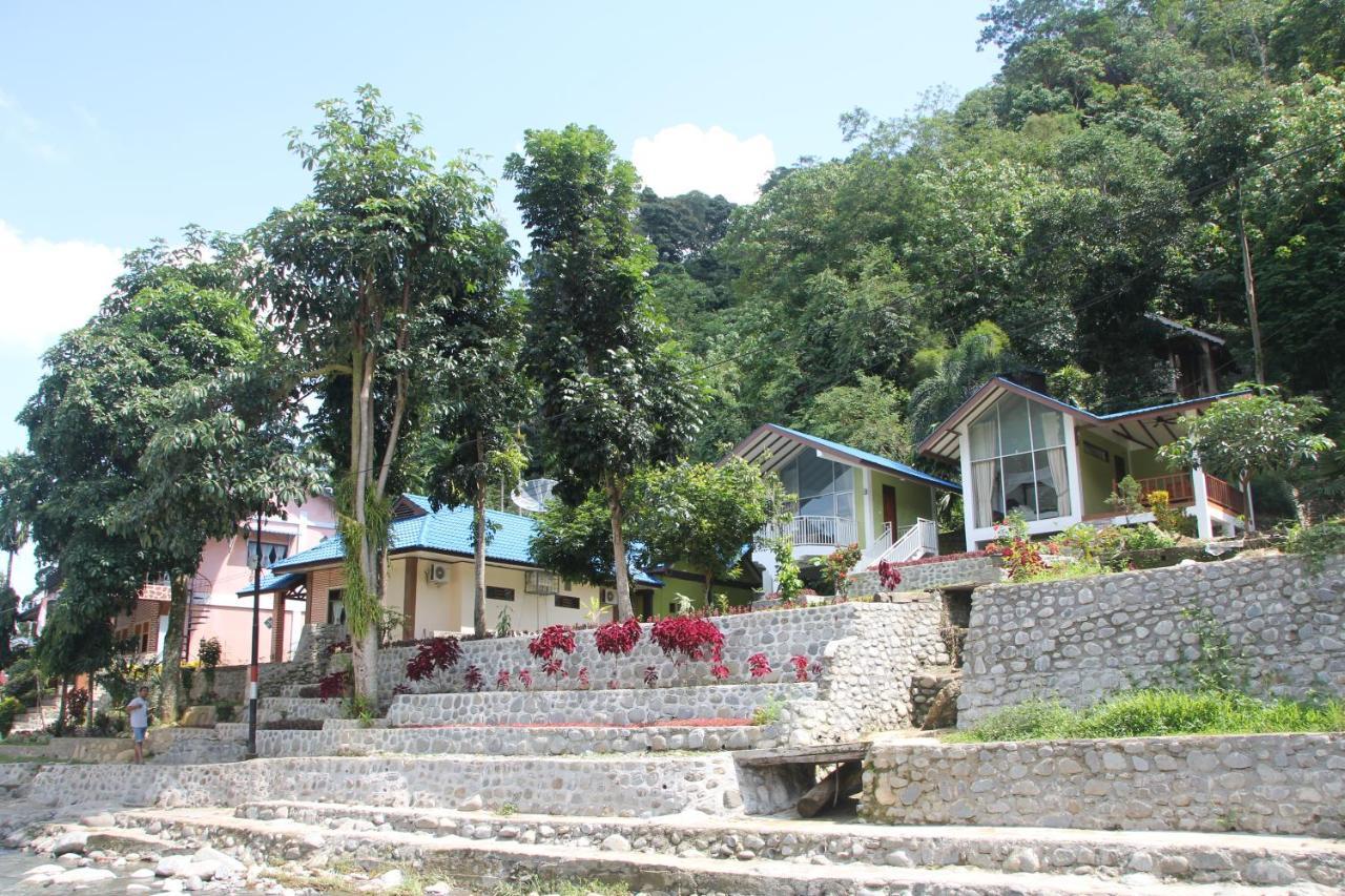 Thomas' Retreat Bukit Lawang Hotel Exterior photo