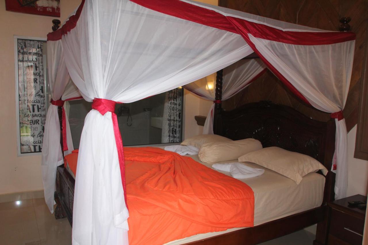 Thomas' Retreat Bukit Lawang Hotel Exterior photo